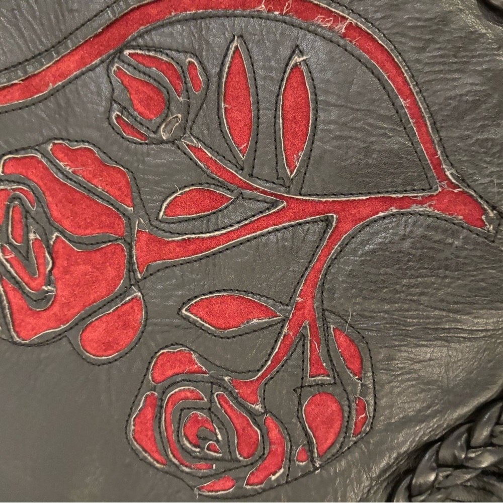 vintage leather vest with red rose and fringe details - Picture 4 of 6